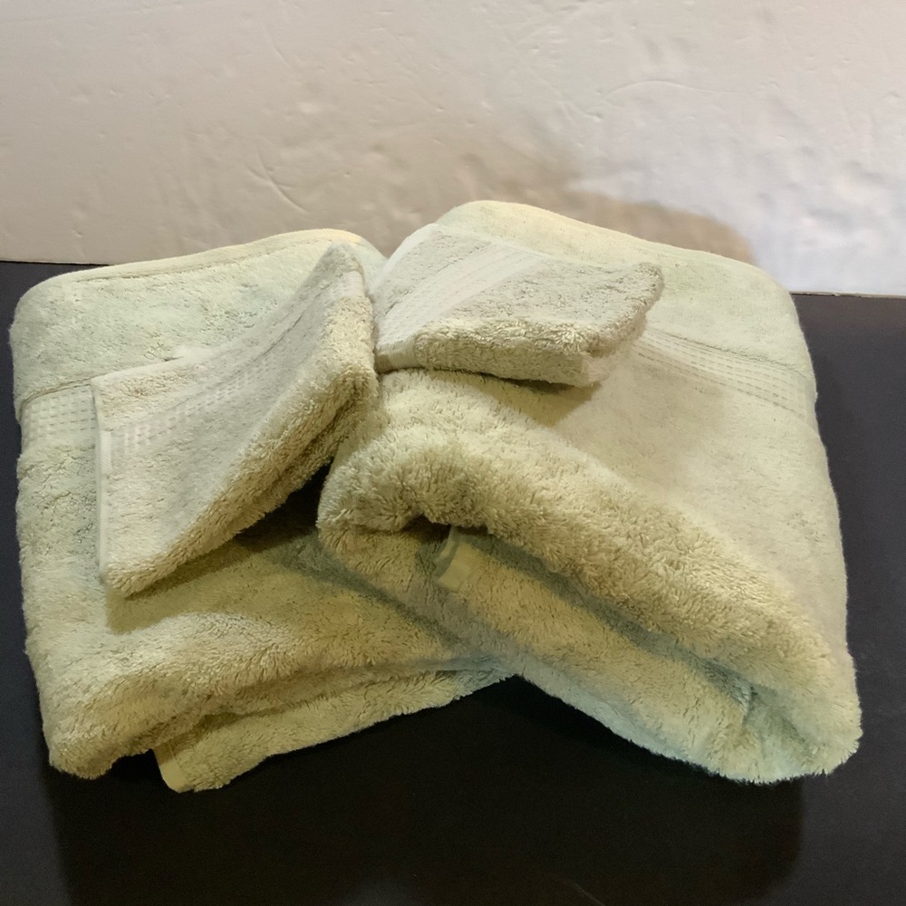 Studio Bamboo Blend Towel and Wash Cloth 4 pc Set Soothing Green NOS